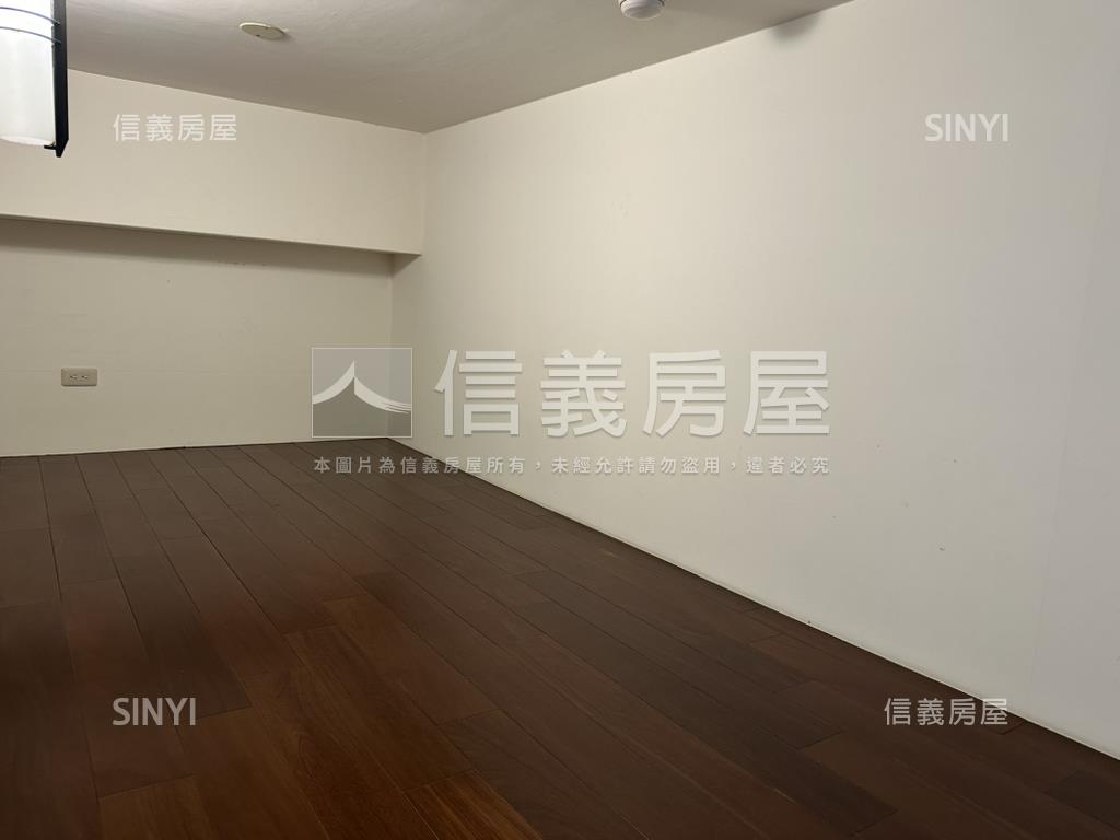 推薦挑高附坡平美居房屋室內格局與周邊環境