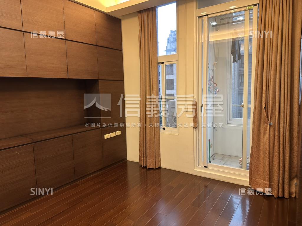 推薦挑高附坡平美居房屋室內格局與周邊環境