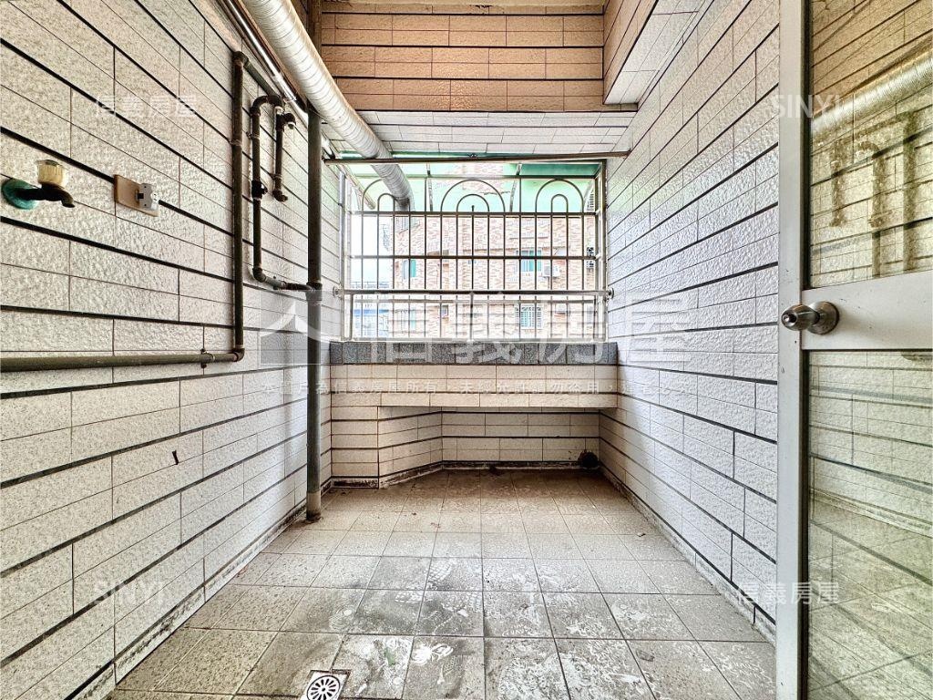 左營華夏扶輪公園旁大四房房屋室內格局與周邊環境