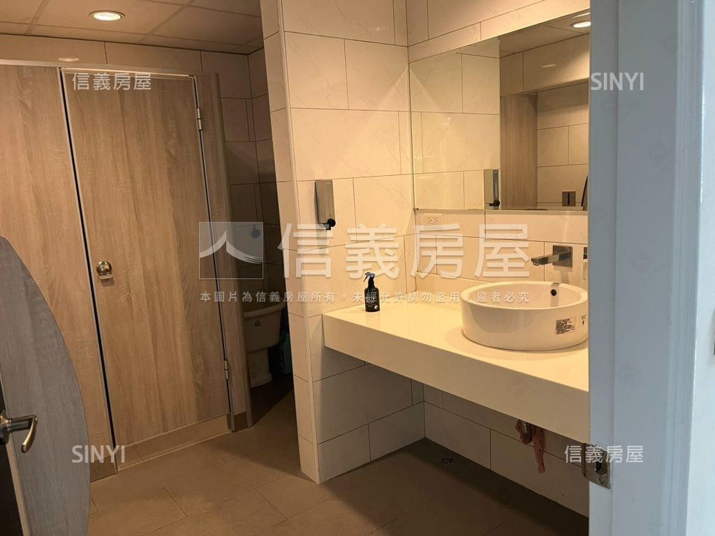 忠孝東路高樓４３坪房屋室內格局與周邊環境