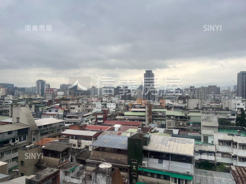 忠孝東路高樓４３坪房屋室內格局與周邊環境