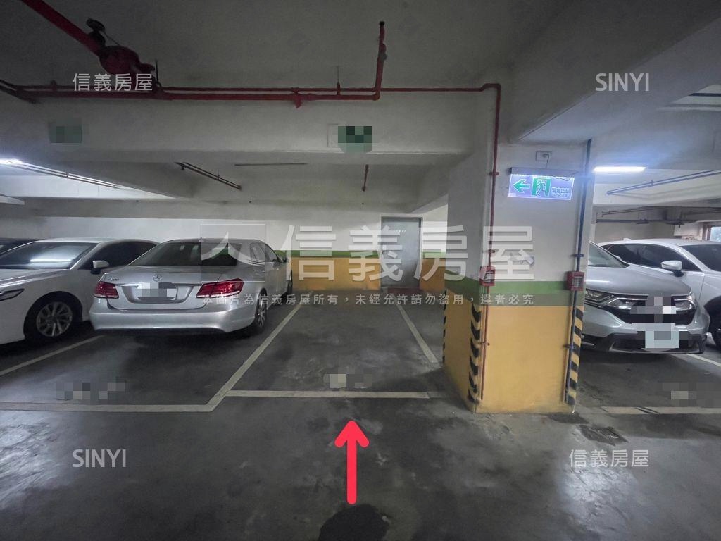 專任－百老匯宮廷４房車位房屋室內格局與周邊環境