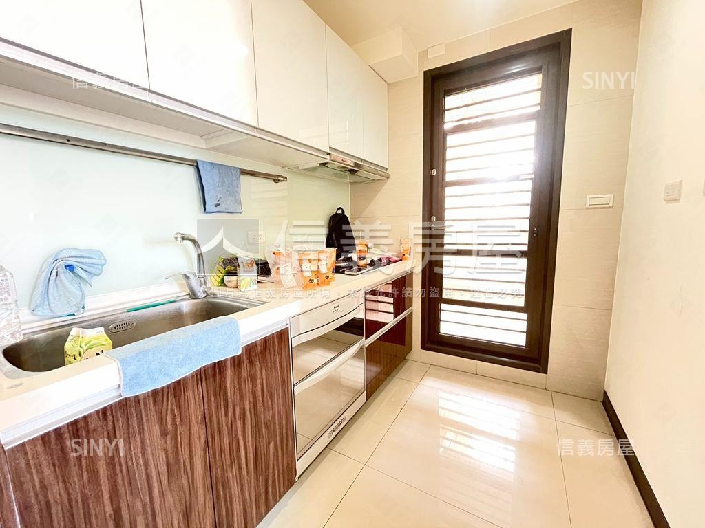 近十三期視野三房平面車位房屋室內格局與周邊環境