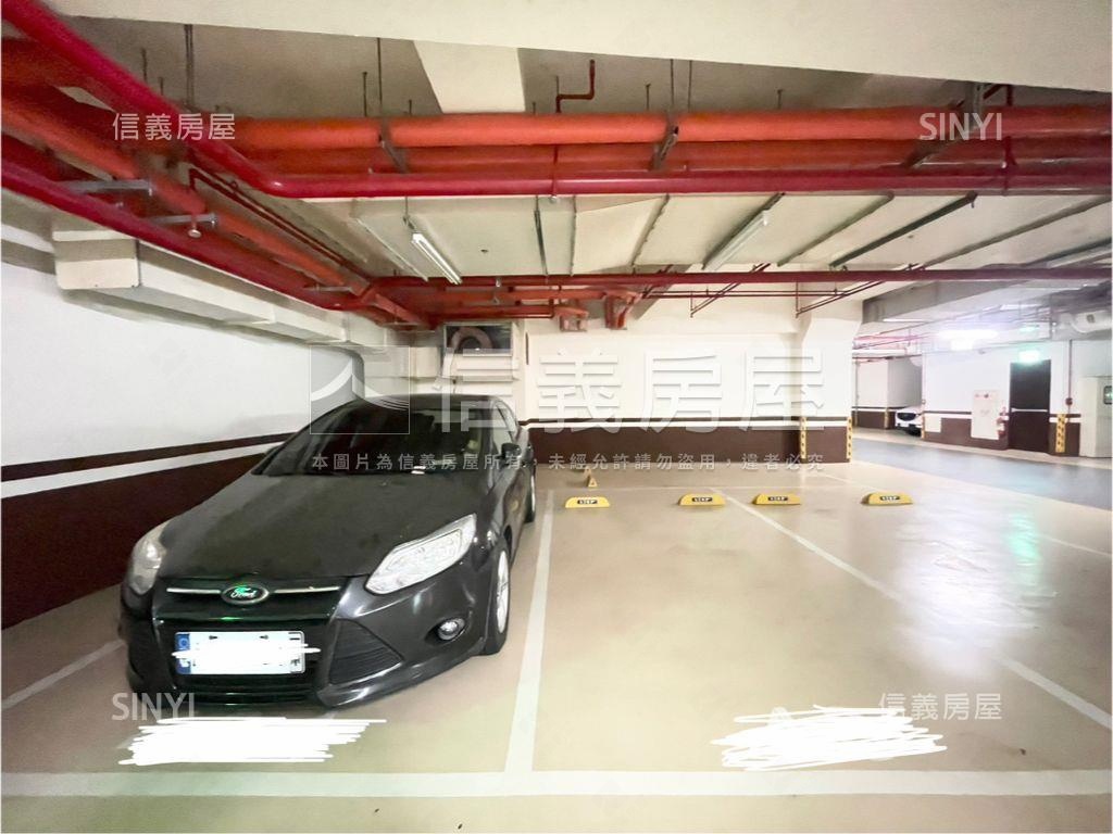 近十三期視野三房平面車位房屋室內格局與周邊環境