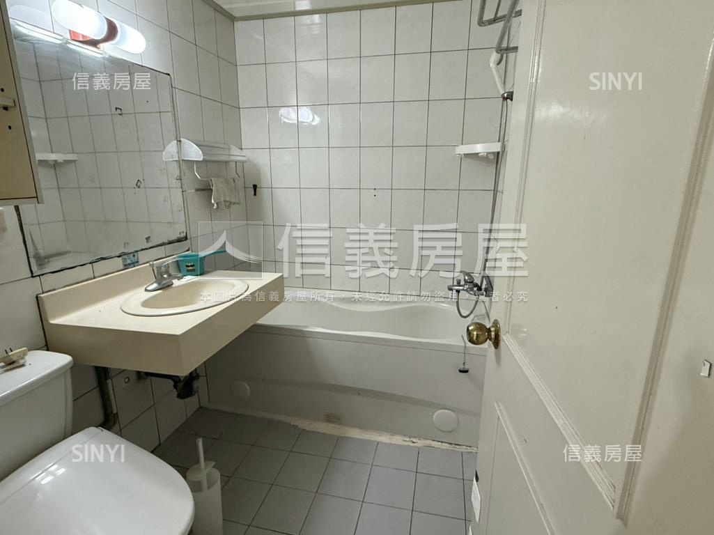 天母美麗邊間方正四房房屋室內格局與周邊環境