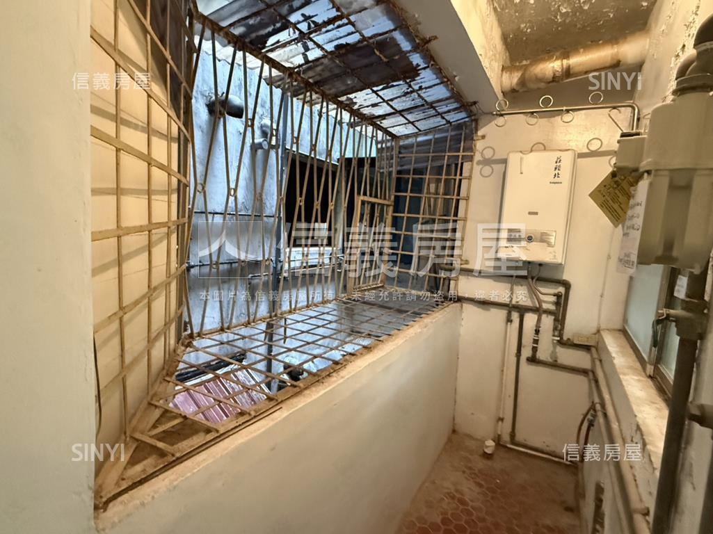 天母美麗邊間方正四房房屋室內格局與周邊環境