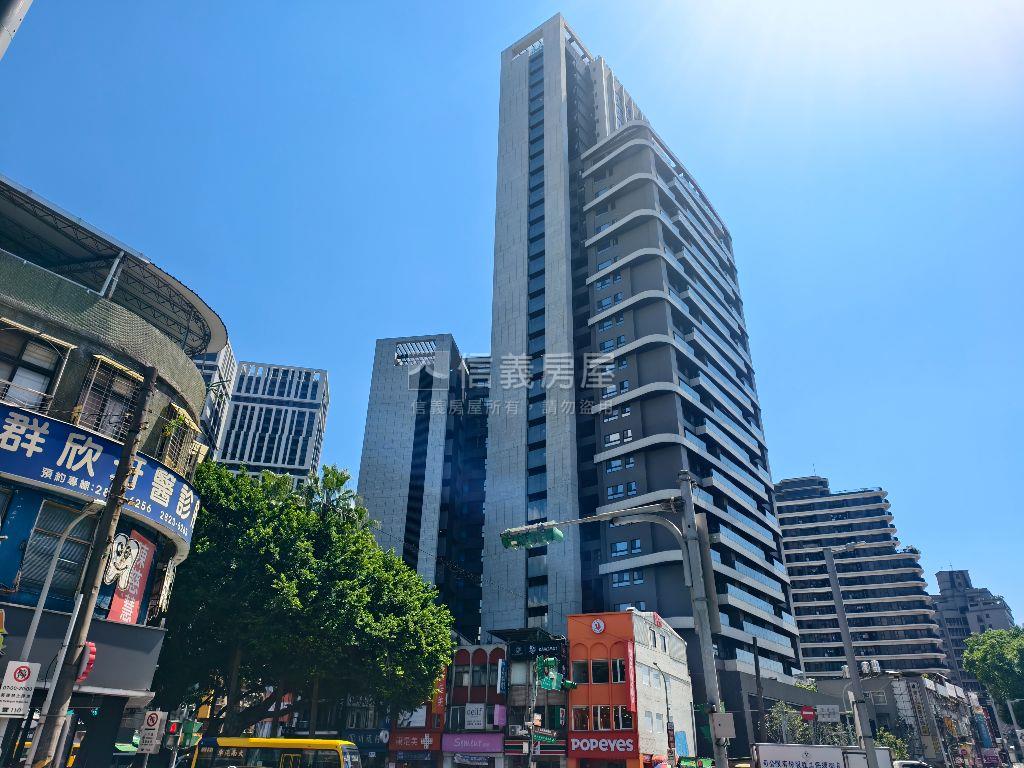天母常玉珍稀Ｂ棟三房車位房屋室內格局與周邊環境