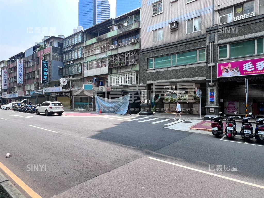 近捷運邊間二樓房屋室內格局與周邊環境