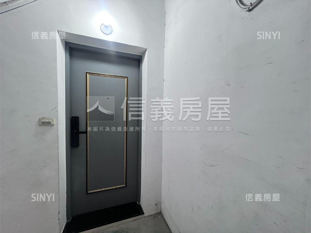 近捷運邊間二樓房屋室內格局與周邊環境