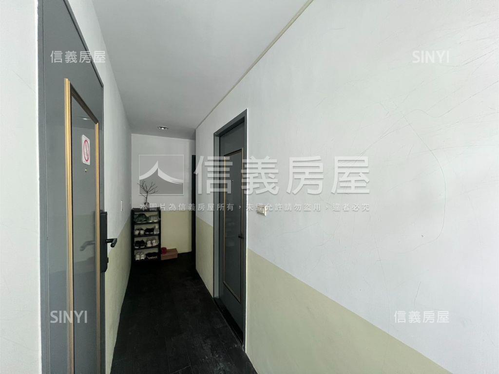 近捷運邊間二樓房屋室內格局與周邊環境