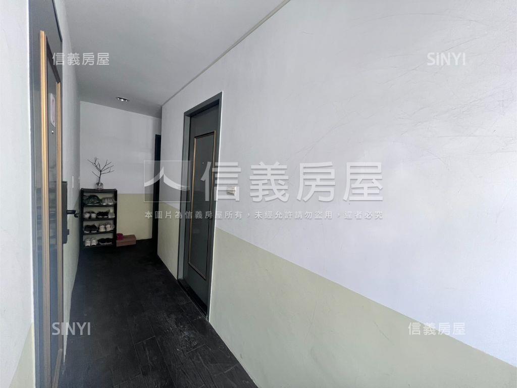 近捷運邊間二樓房屋室內格局與周邊環境