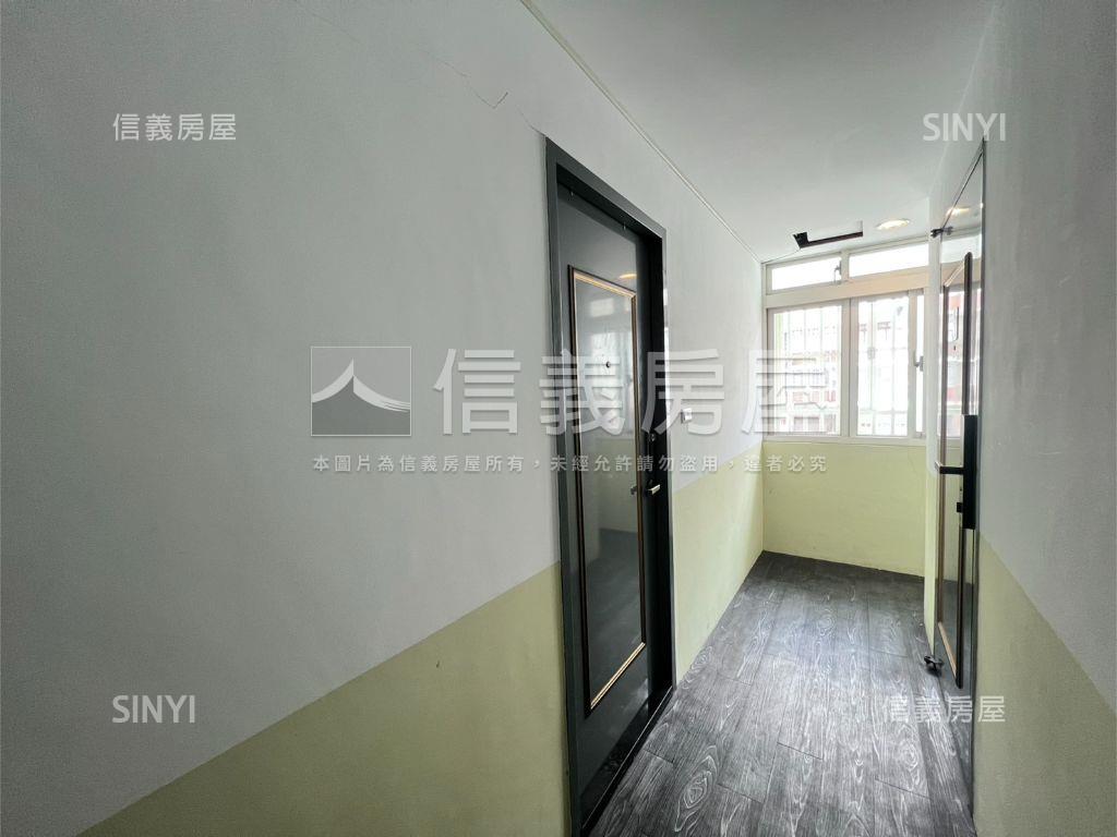 近捷運邊間二樓房屋室內格局與周邊環境