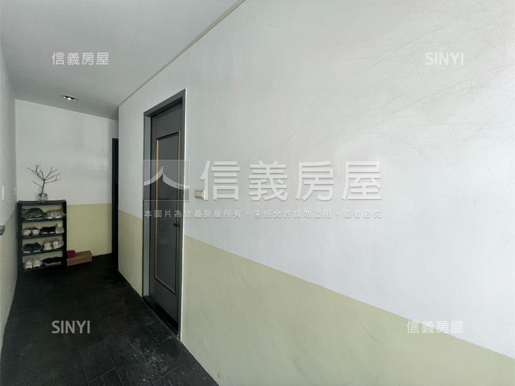 近捷運邊間二樓房屋室內格局與周邊環境