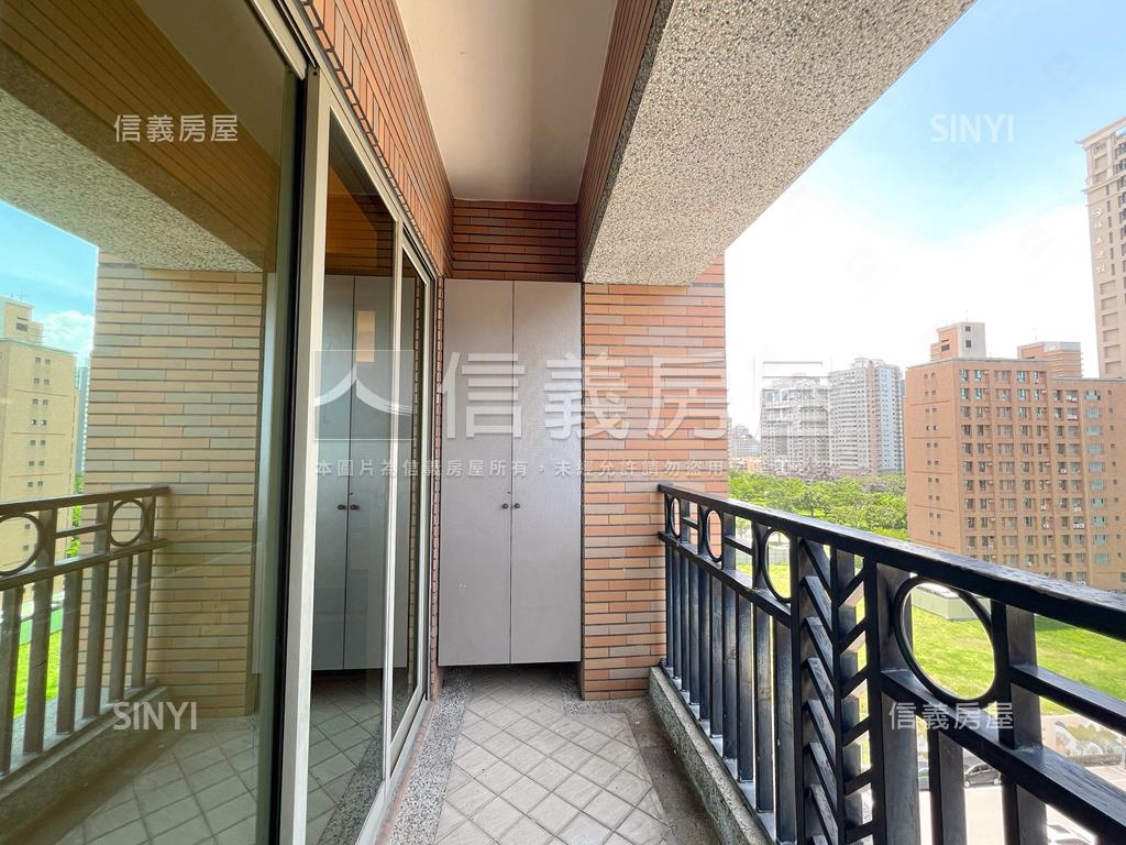 農十六·邊間朝南三房車位房屋室內格局與周邊環境