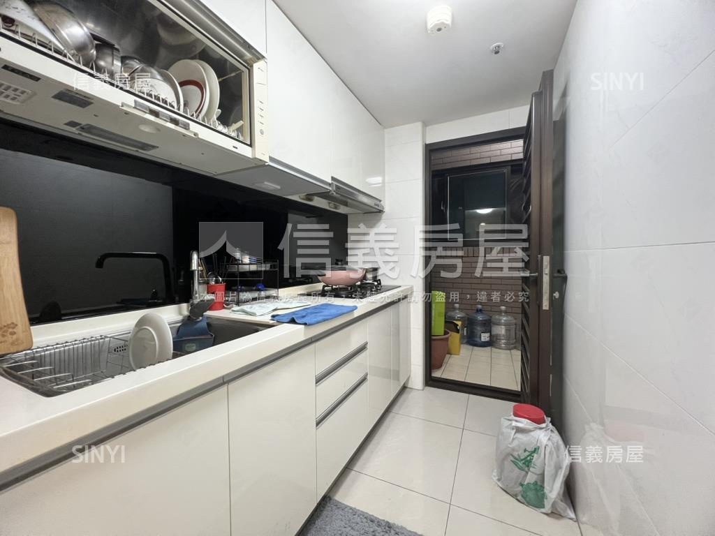 專任平鎮精品三房車位房屋室內格局與周邊環境