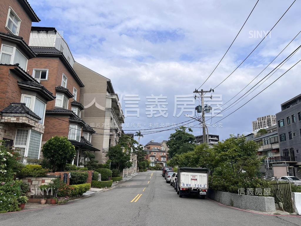 鼎燁領秀豪景三房車位房屋室內格局與周邊環境