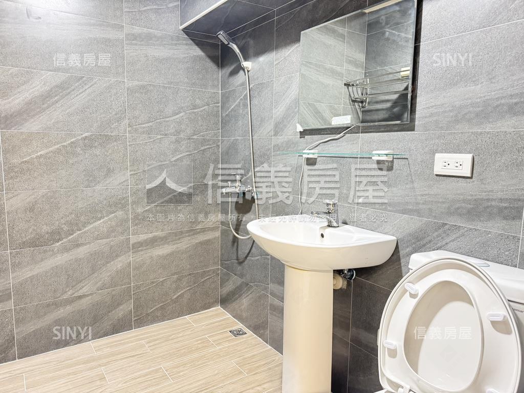 近美麗島２房２衛浴精美宅房屋室內格局與周邊環境