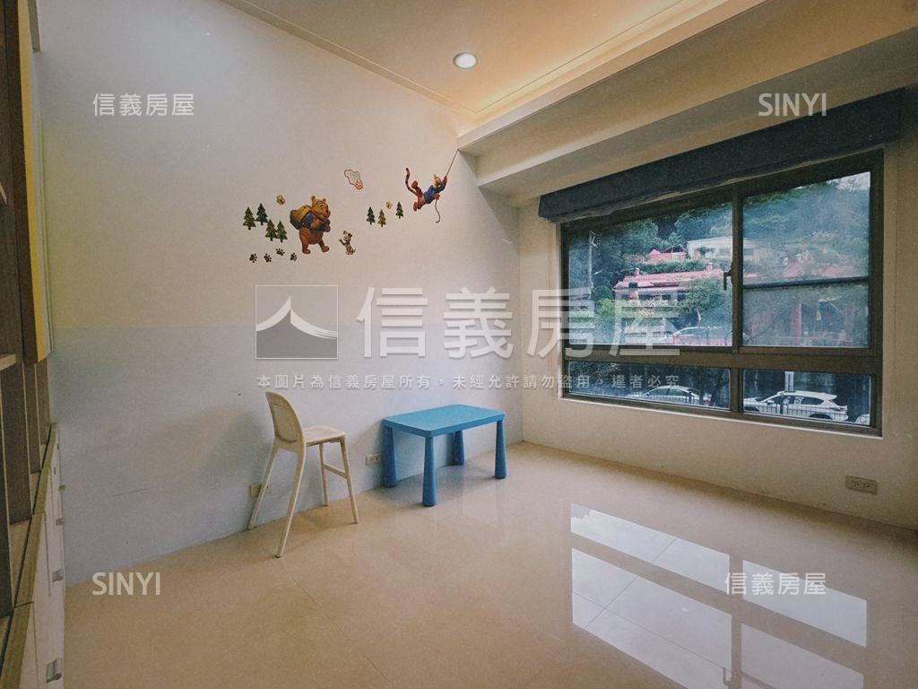 麗湖拓真鋼骨四房房屋室內格局與周邊環境