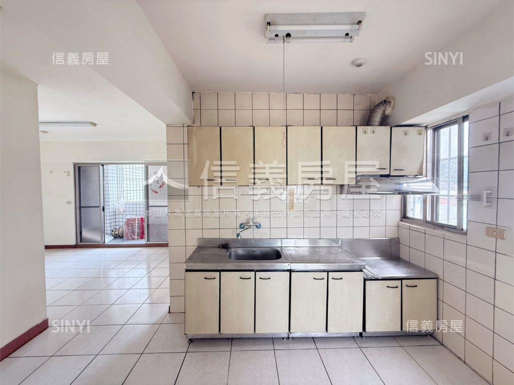 ★專任近中正路四房華廈房屋室內格局與周邊環境