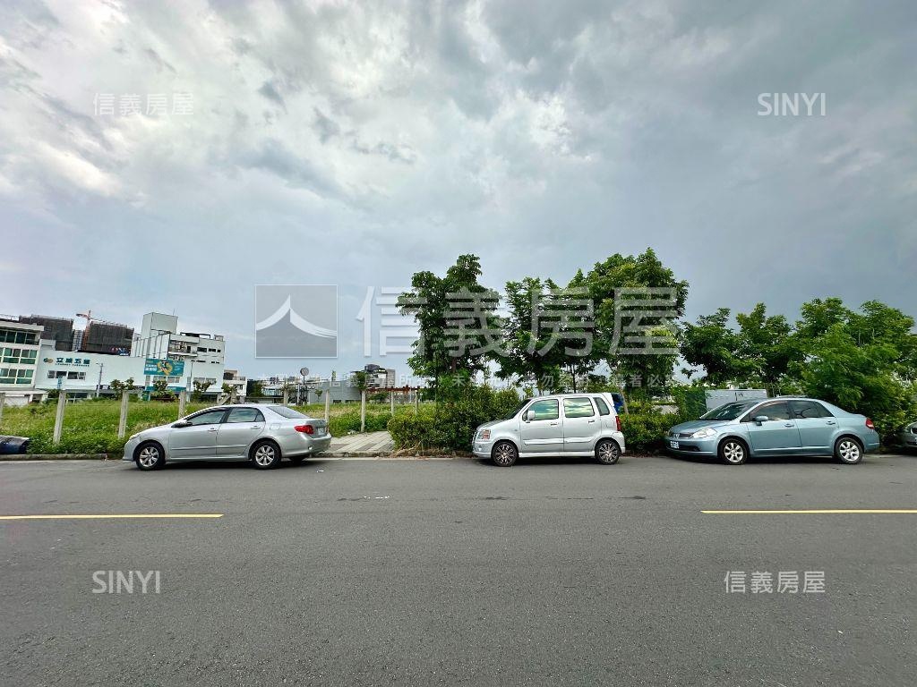 單元二、三旁邊間臨路透天房屋室內格局與周邊環境