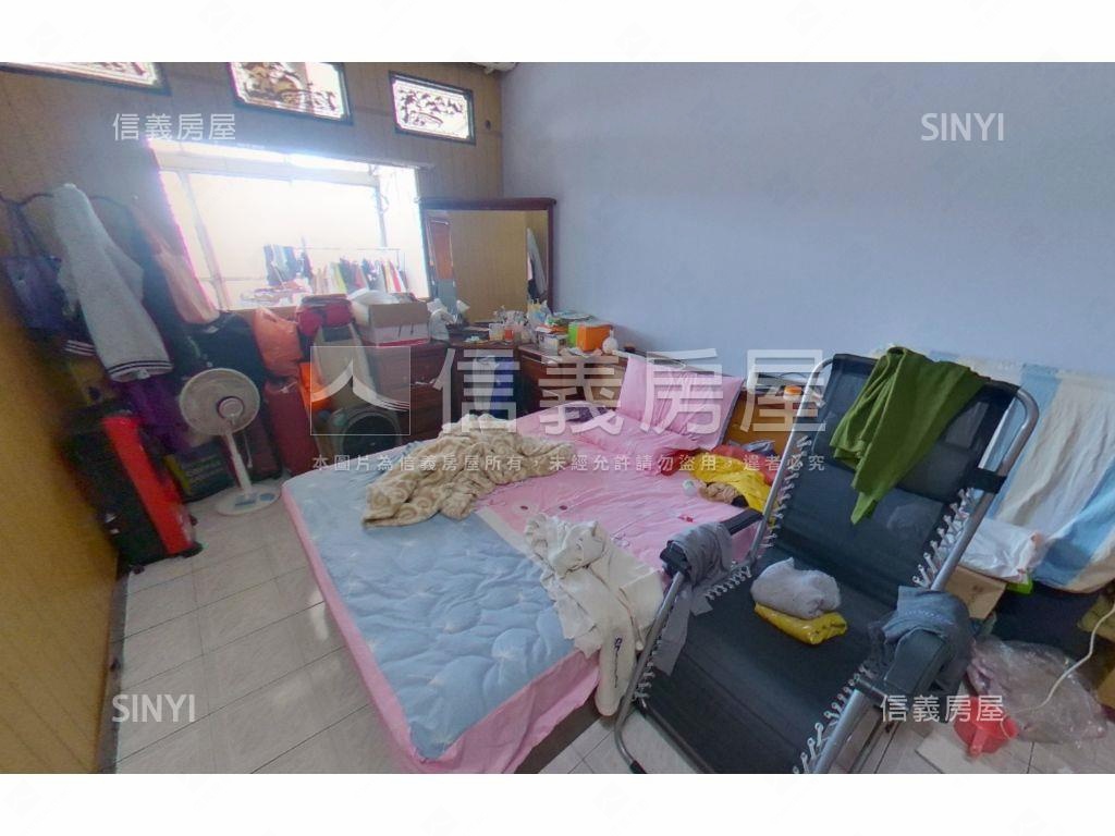 單元二、三旁邊間臨路透天房屋室內格局與周邊環境
