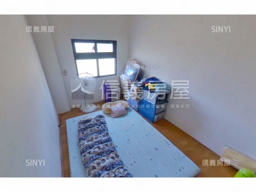 單元二、三旁邊間臨路透天房屋室內格局與周邊環境