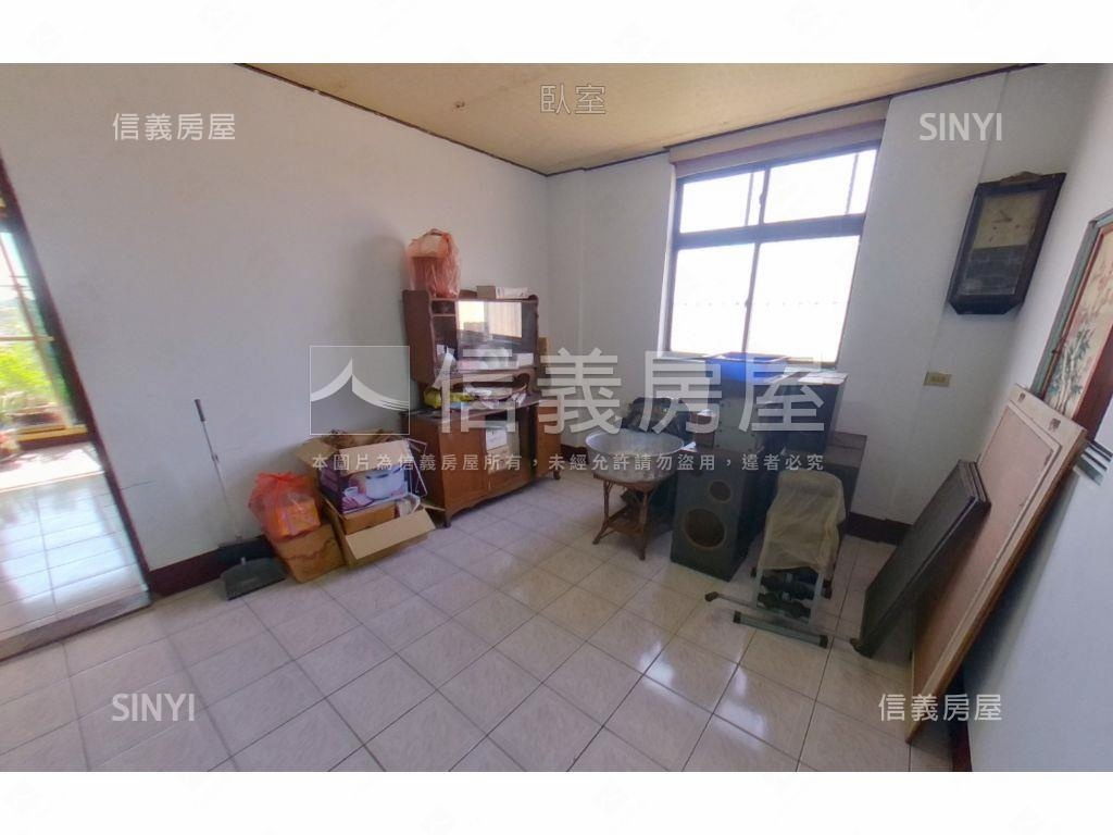 單元二、三旁邊間臨路透天房屋室內格局與周邊環境