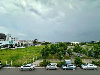 單元二、三旁邊間臨路透天