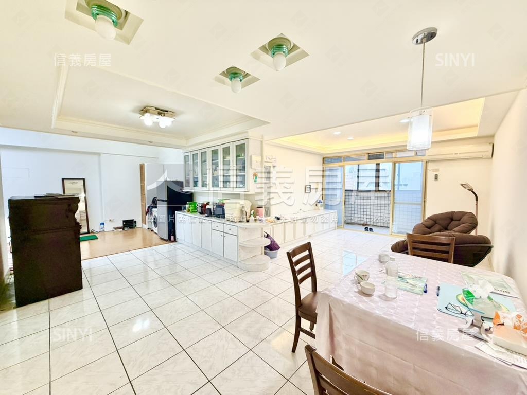 環球名人花園遠眺景觀４房房屋室內格局與周邊環境