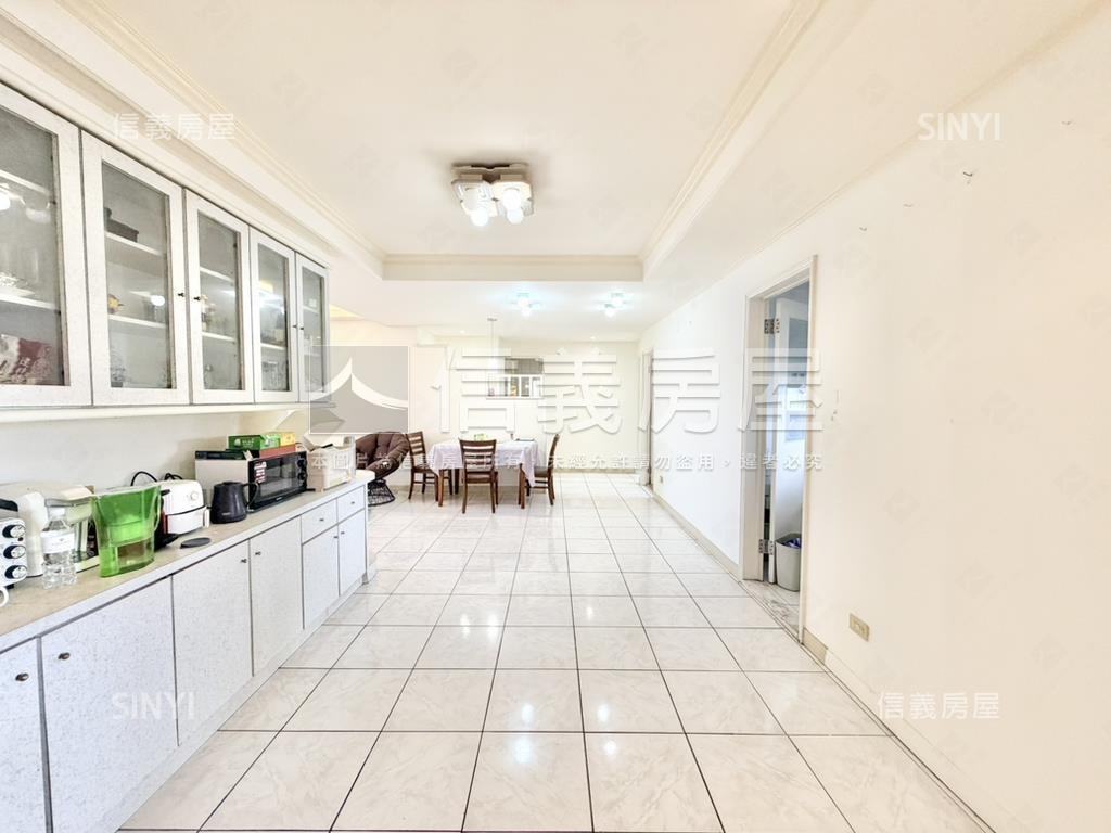 環球名人花園遠眺景觀４房房屋室內格局與周邊環境