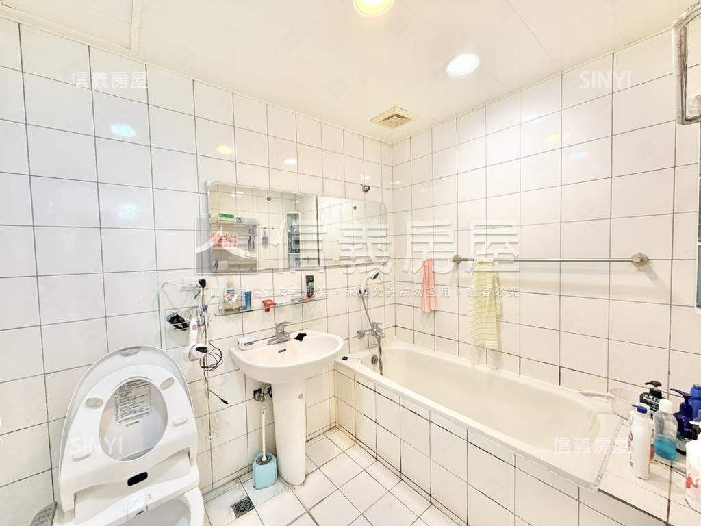 環球名人花園遠眺景觀４房房屋室內格局與周邊環境