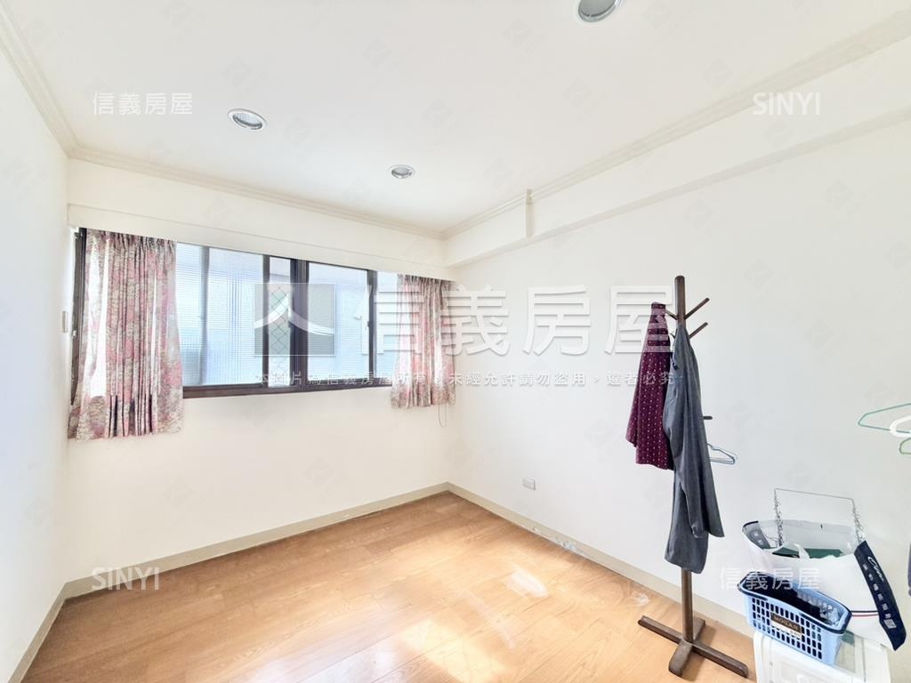 環球名人花園遠眺景觀４房房屋室內格局與周邊環境