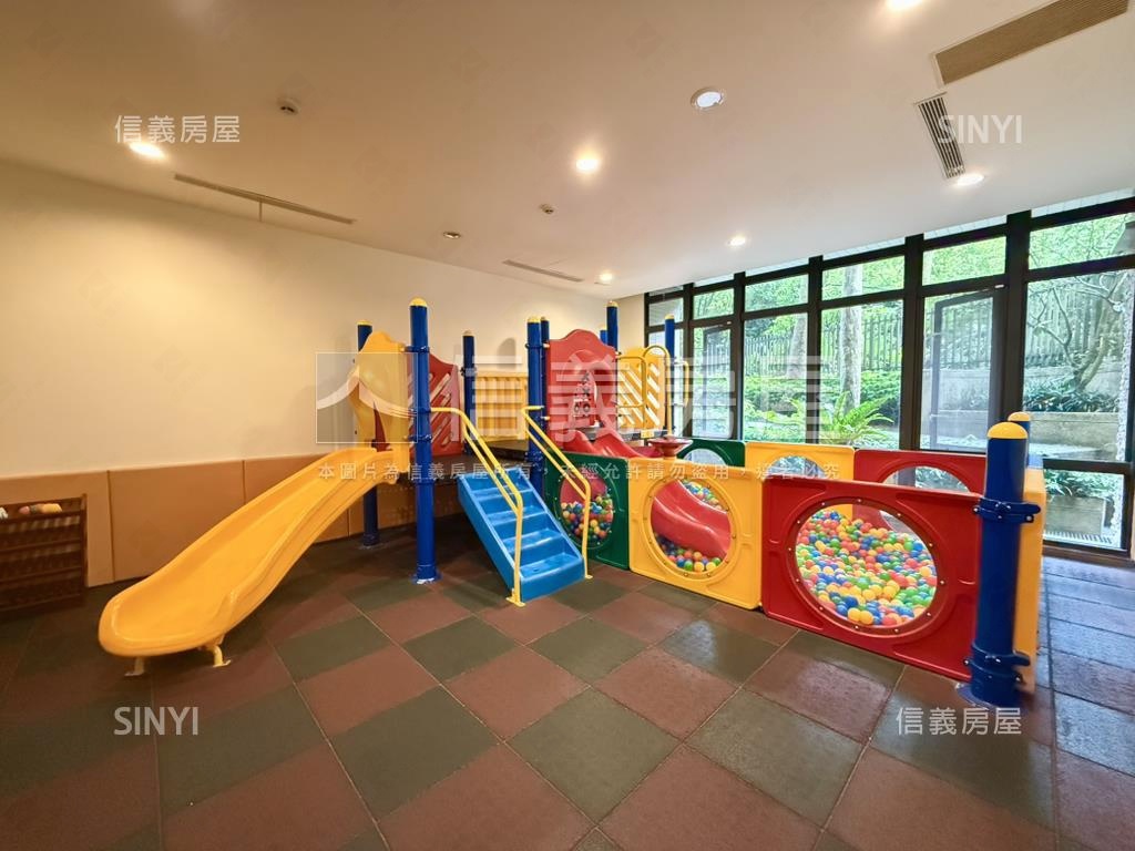 涵碧園豪邸露臺戶房屋室內格局與周邊環境