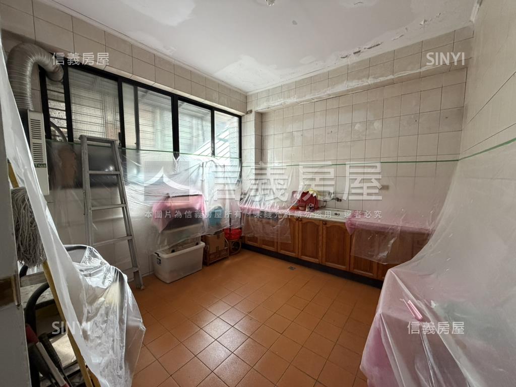 專任黃金透天改建題材房屋室內格局與周邊環境