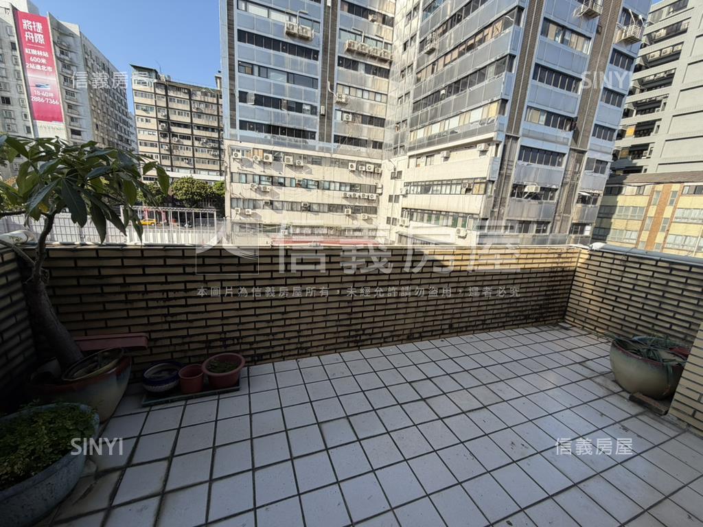 專任黃金透天改建題材房屋室內格局與周邊環境