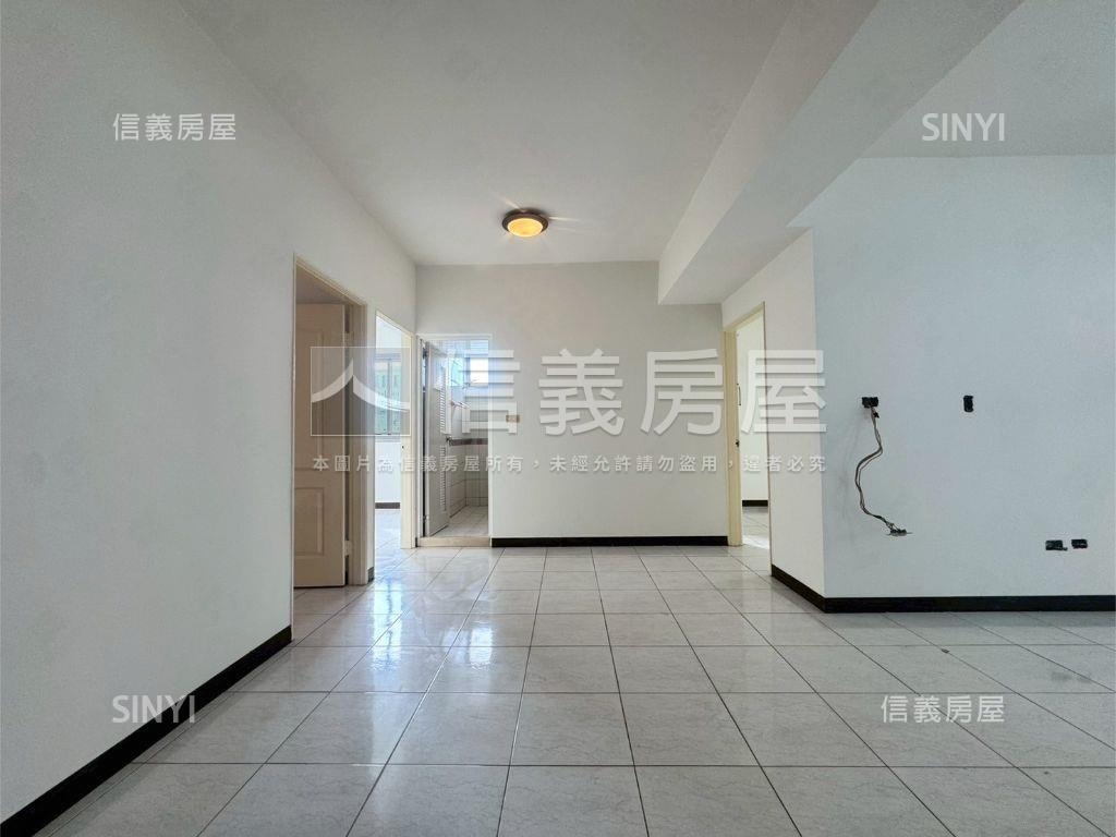社區單純三房車位房屋室內格局與周邊環境
