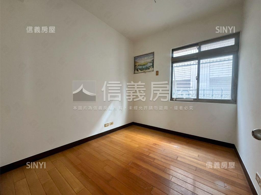 社區單純三房車位房屋室內格局與周邊環境