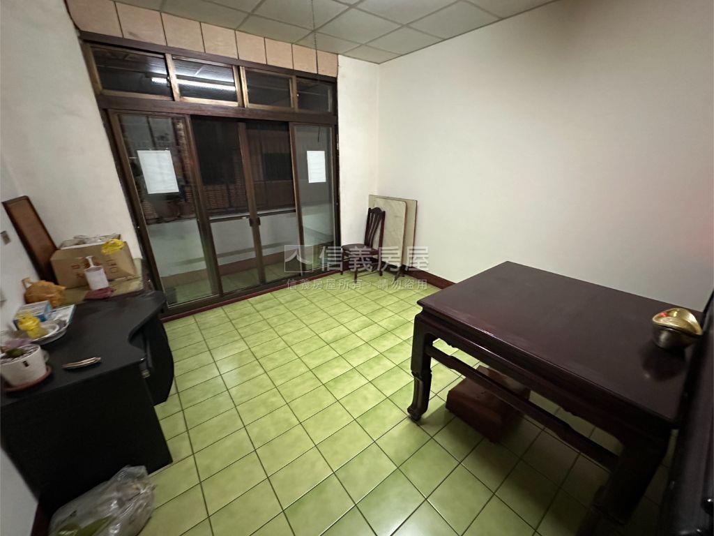 新仁七街稀有角間透天房屋室內格局與周邊環境
