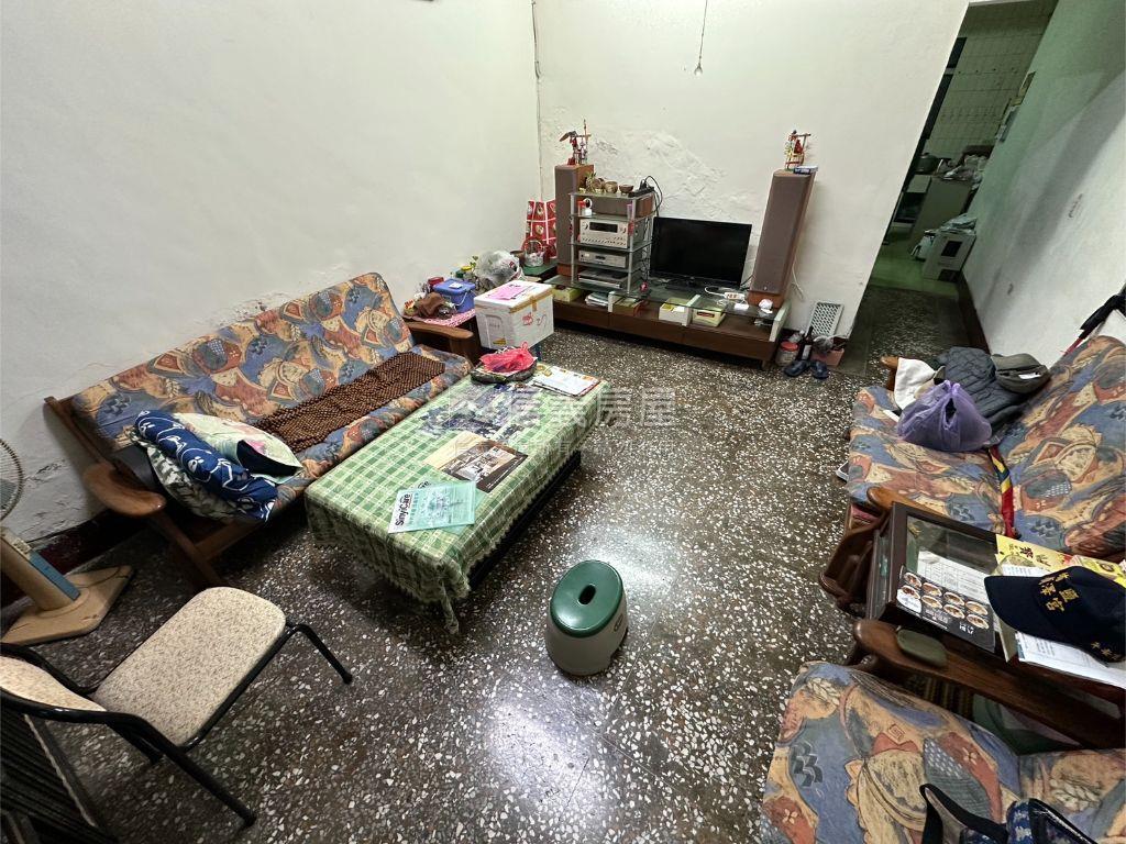 新仁七街稀有角間透天房屋室內格局與周邊環境
