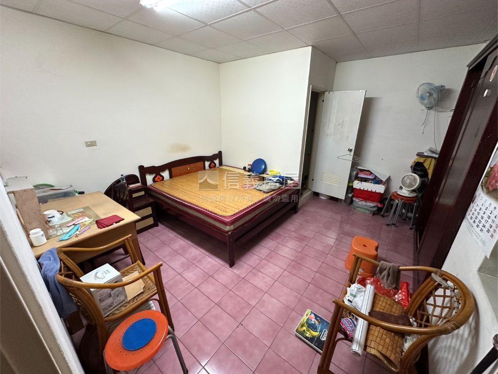 新仁七街稀有角間透天房屋室內格局與周邊環境