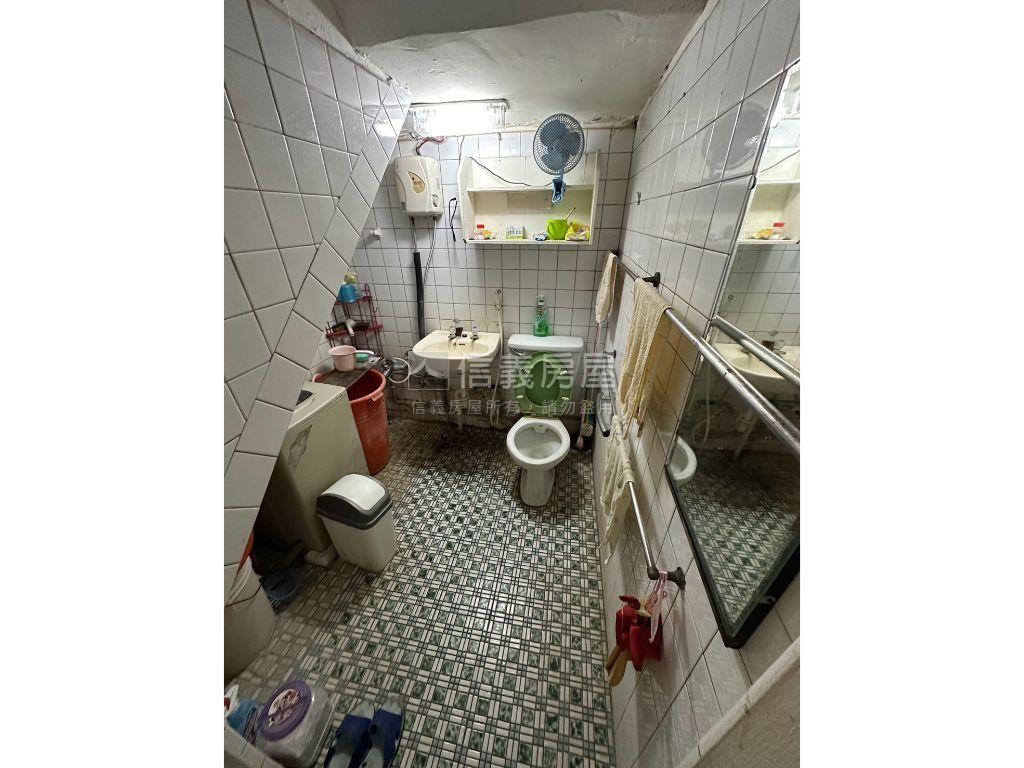 新仁七街稀有角間透天房屋室內格局與周邊環境