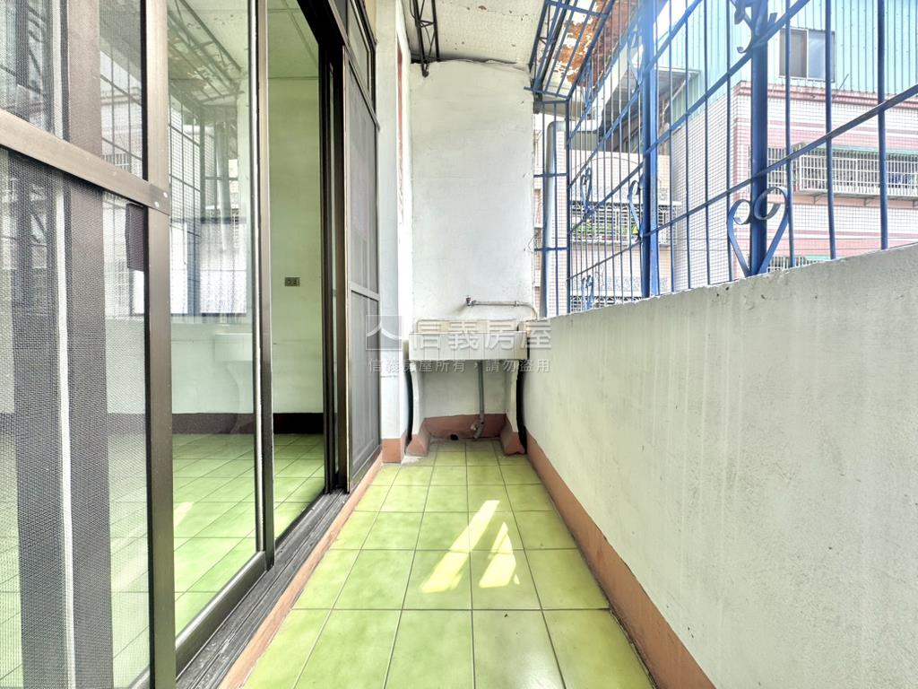 新仁七街稀有角間透天房屋室內格局與周邊環境
