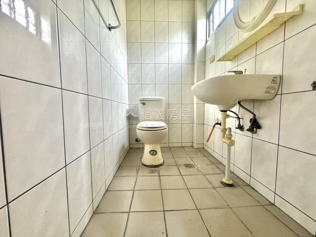 新仁七街稀有角間透天房屋室內格局與周邊環境