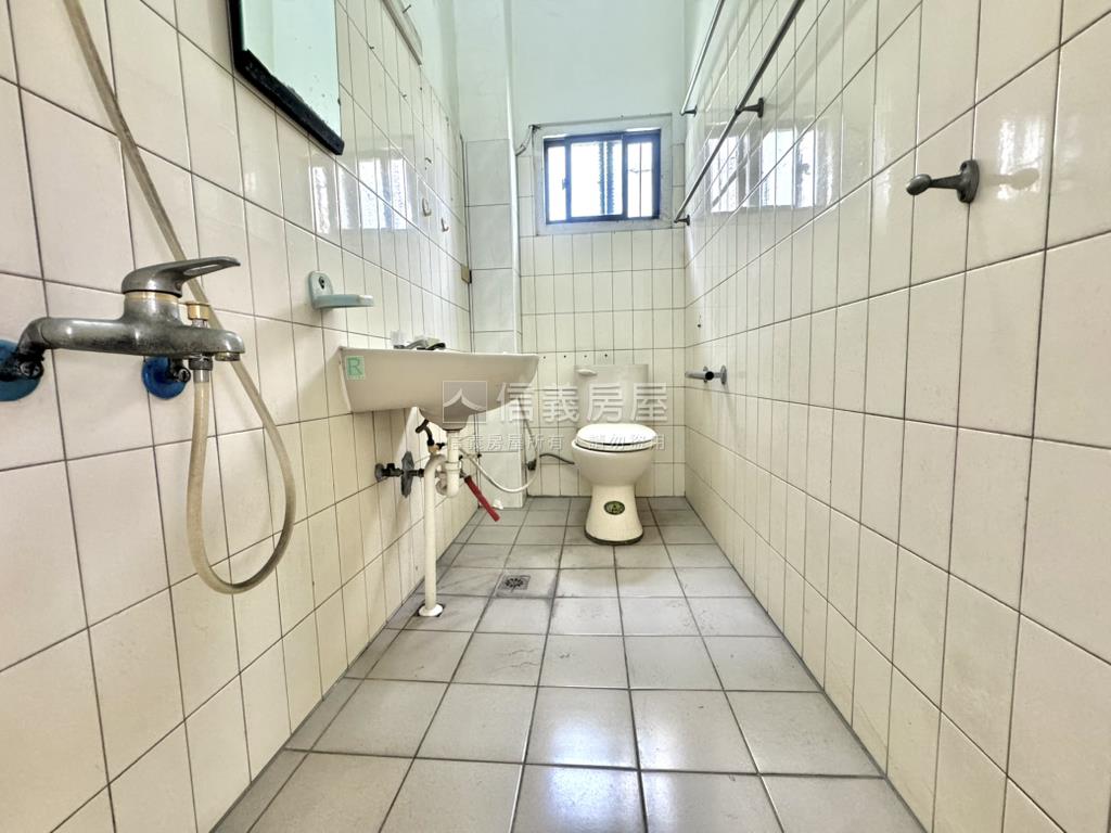 新仁七街稀有角間透天房屋室內格局與周邊環境