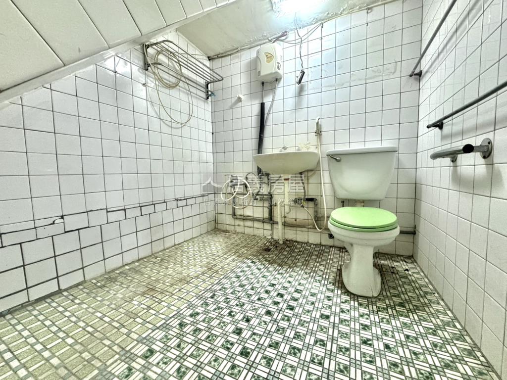 新仁七街稀有角間透天房屋室內格局與周邊環境