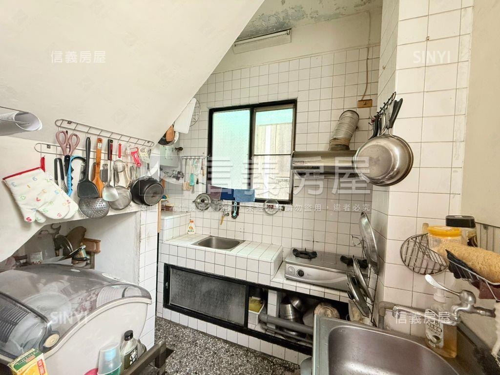 錦田路近捷運三角窗透店房屋室內格局與周邊環境