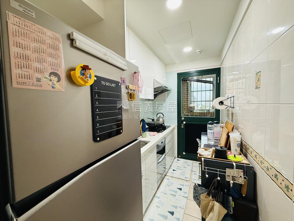 城品質感裝潢三房車位房屋室內格局與周邊環境