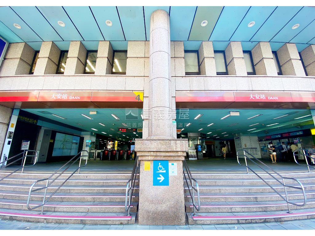 雙捷運高金商辦房屋室內格局與周邊環境
