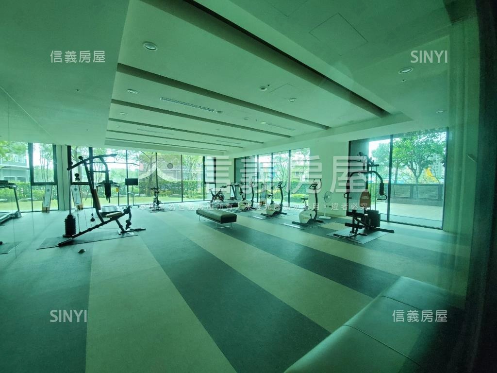 全坤尊峰高樓雙車位房屋室內格局與周邊環境