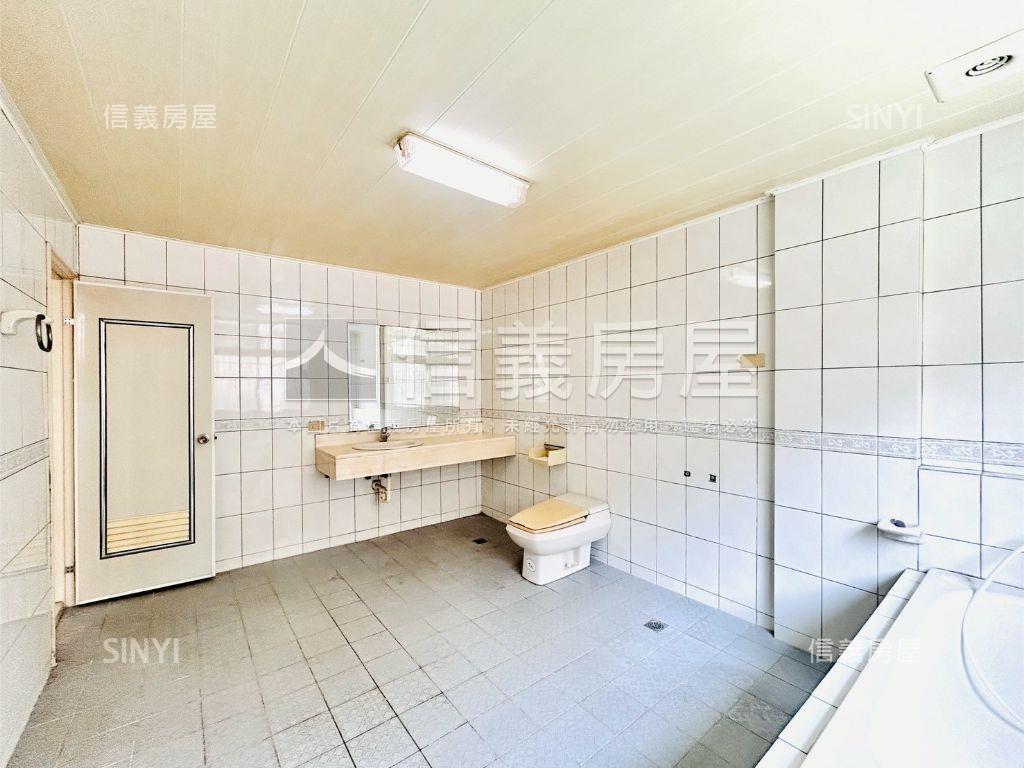 近公益路雙面臨路透天房屋室內格局與周邊環境